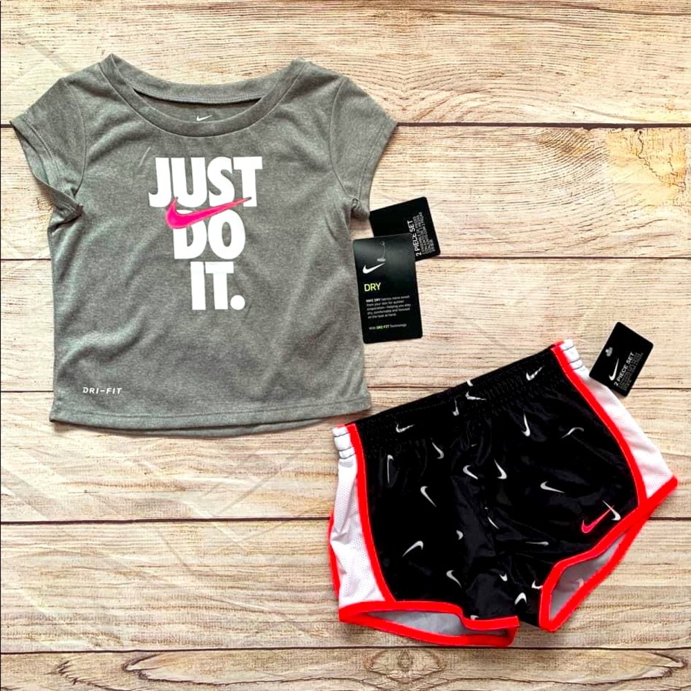 Nike Dri-Fit 2-piece set - NEW